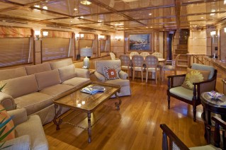 LADIES FIRST - Saloon